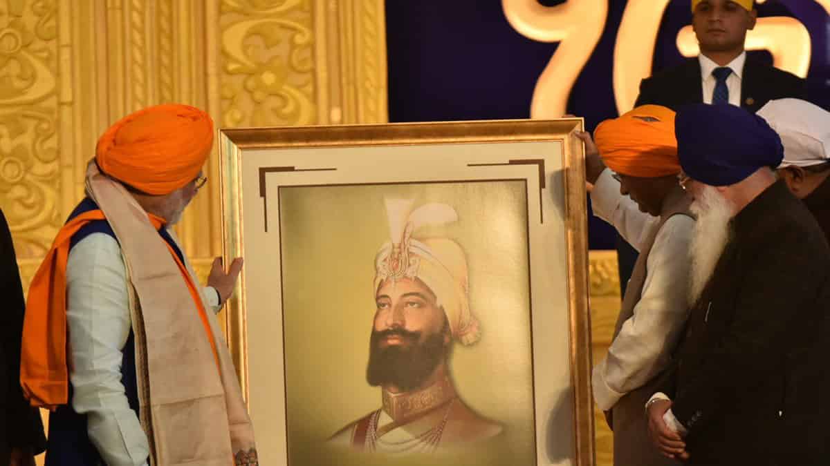 PM Modi tweeted today on the occasion of Guru Gobind Singh Ji 350th Prakash Purab
