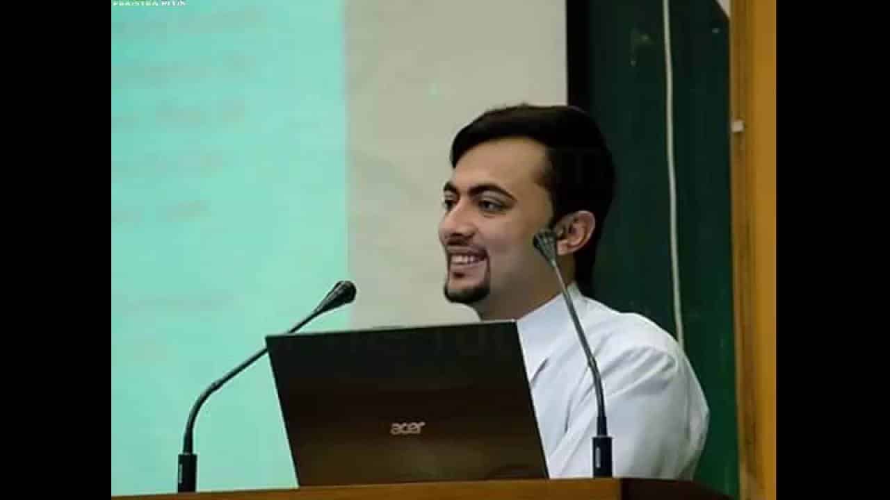 Chaudhry Mansab Ali's presentation on "Cyber and Web Security" was quite instructive. He has 8 years of expertise in the field of cyber security. He is a hacking and cyber security expert. He's also an accomplished public speaker. In different cities, he has built five cyber security institutes.