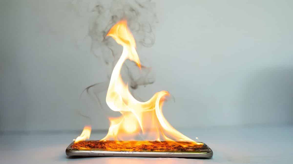how to cool down a heated phone, 10 Useful Tips