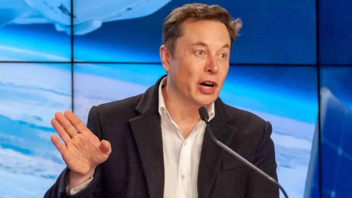 PEE PEE problem for Elon Musk's SpaceX Dragon crew as Toilet onboard broke down, Astronauts relying on Undergarments