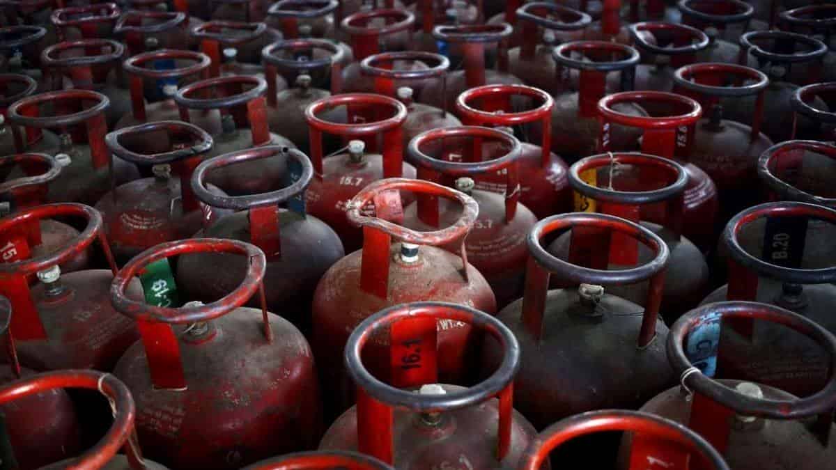 Price of LPG Has Increased! Commercial cooking gas cylinders have increased in price by Rs 266