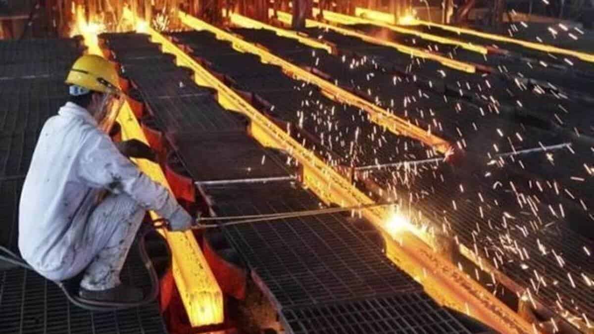 india manufacturing sector rise