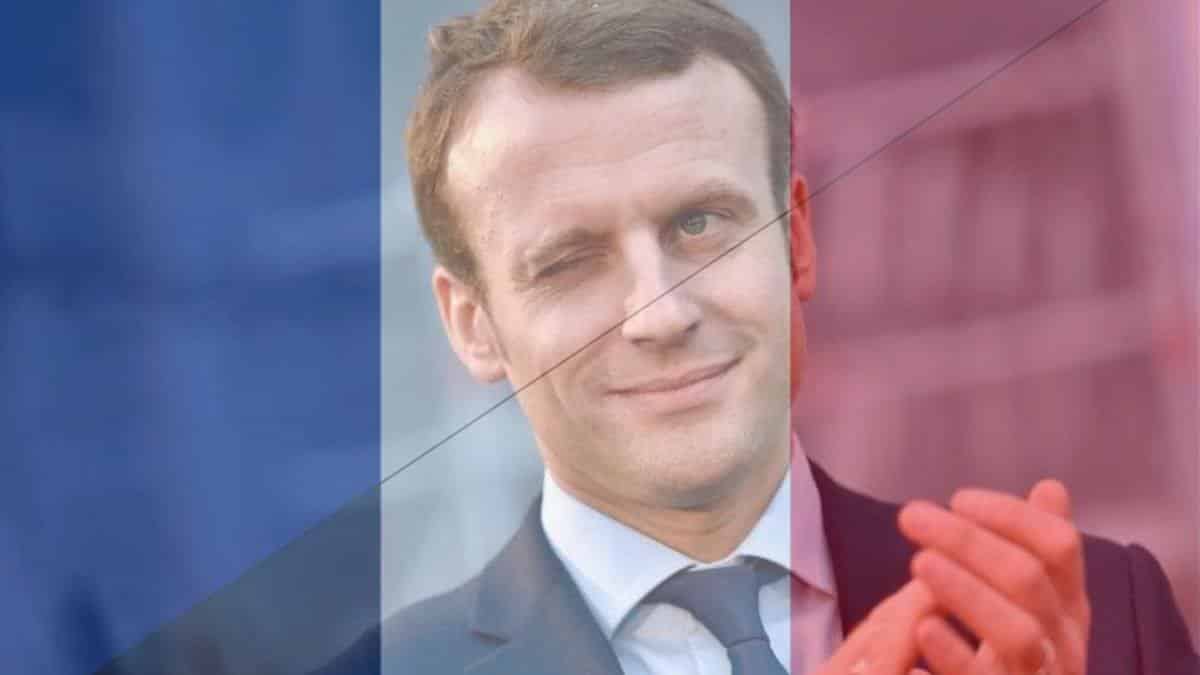 macron changes french flag color