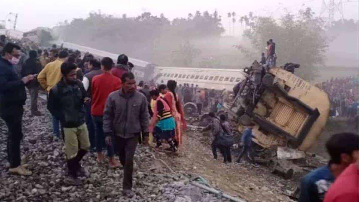 Guwahati-Bikaner Express Derails. 3 Died At least 20 injured, Enquiry ordered
