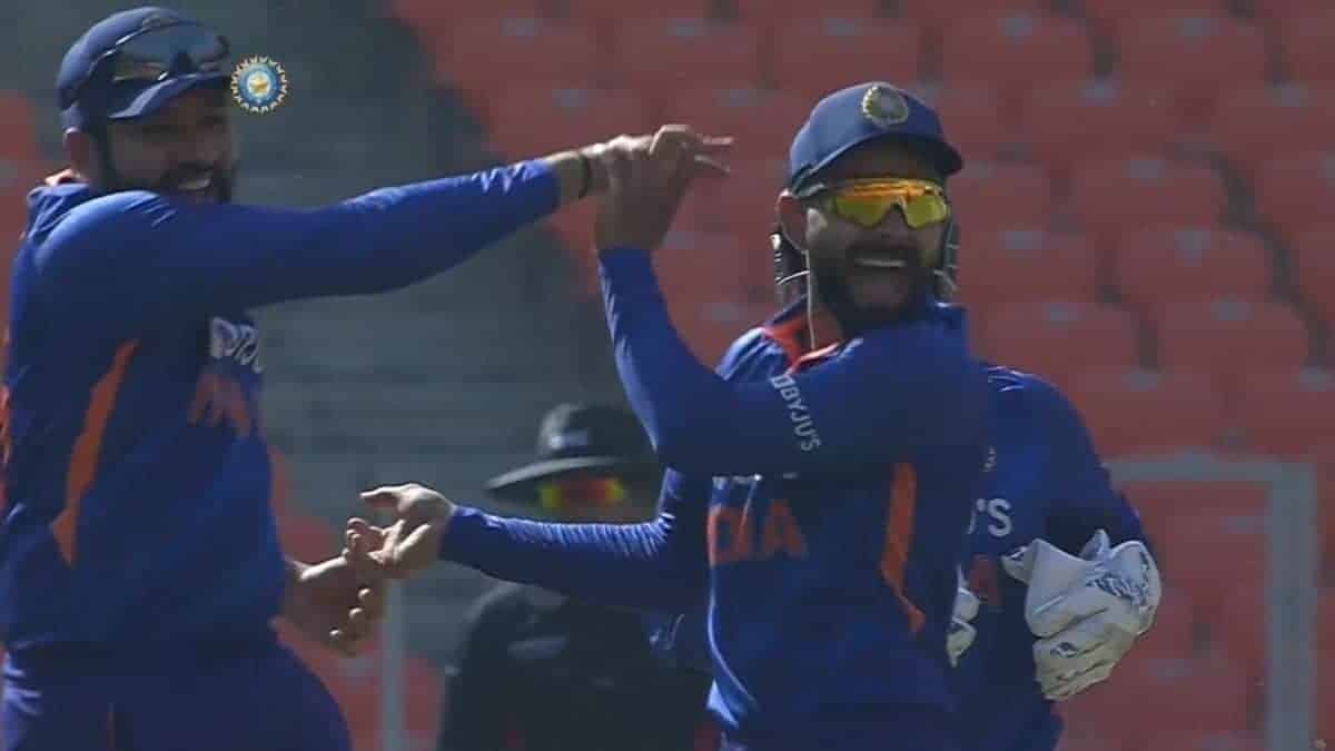 Chahal bowls out Pollard, Rohit Sharma-Virat Kohli celebration sets Internet on fire, check netizens reaction