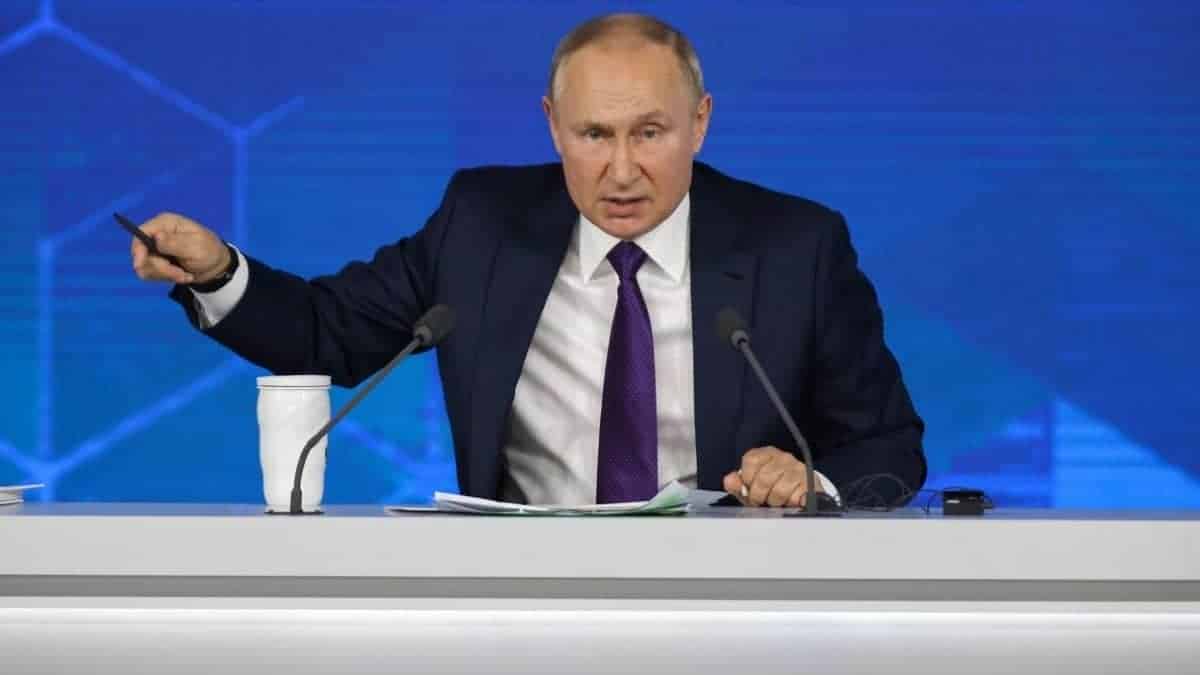 Russian President Vladimir Putin to Ukrainian military