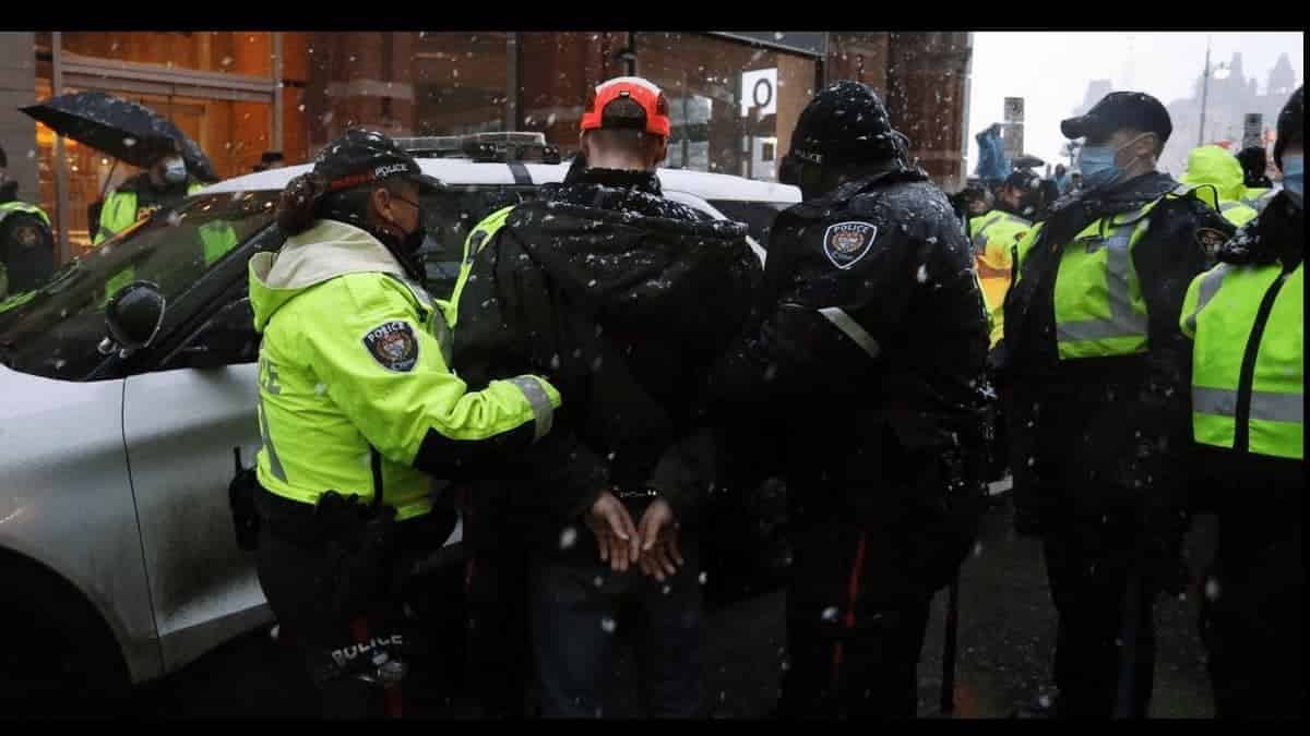Police arrests Canadian truckers