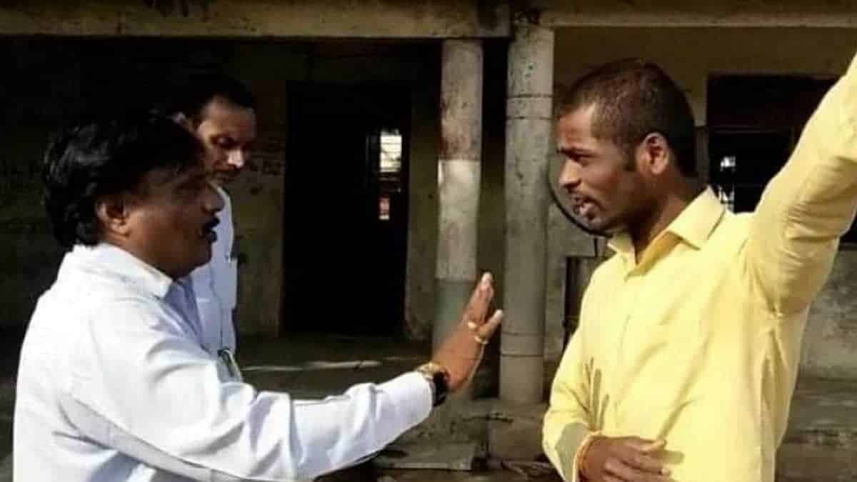 girls with Kum Kum Tilak