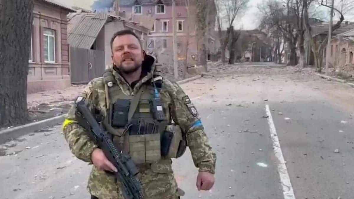 A Mariupol police officer