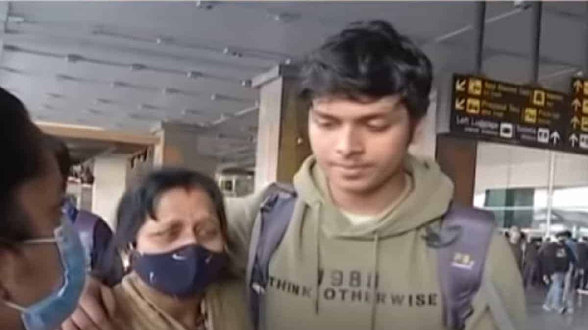 Indian Student ill treated by Ukrainian Soldiers
