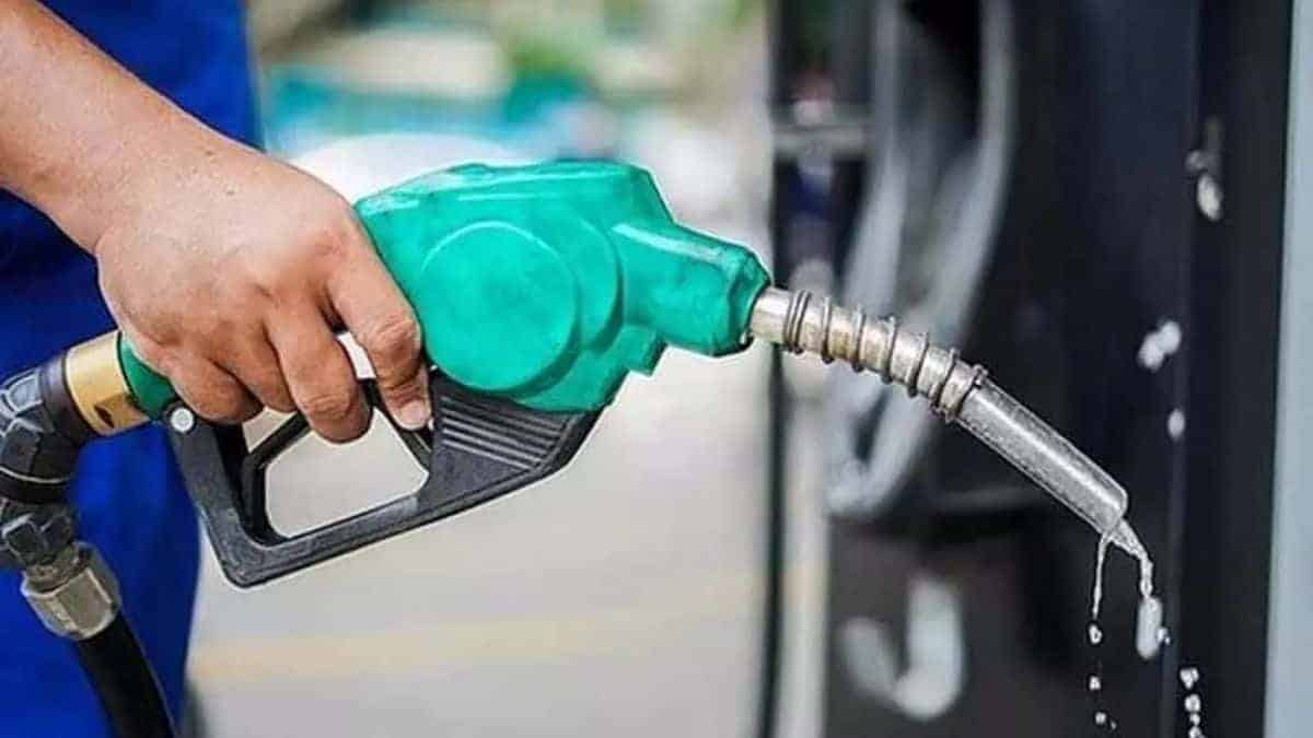 This image describes the petrol and diesel hike to be faced by India soon.0