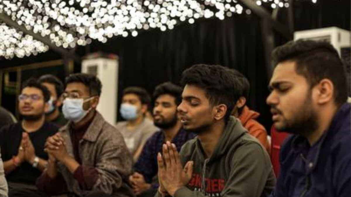 Russia Ukraine Crisis : Videos of Ukrainian Soldiers Kicking Indian, African Students at the Border