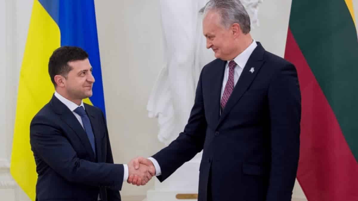 Ukraine president seeks help from Friends