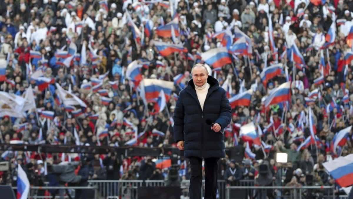 Why Putin mega speech at the stadium was interrupted?