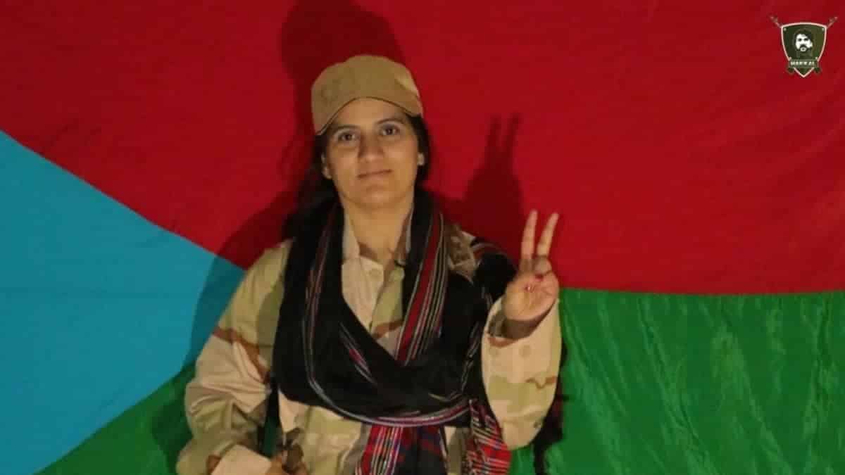 A Woman attacked and killed 3 Chinese in a suicide bomb attack in Karachi