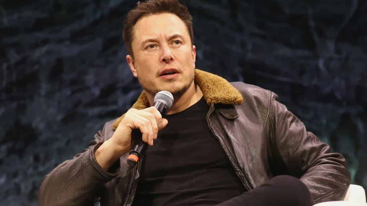 Musk enraged by Bill Gates' idea of shorting Tesla