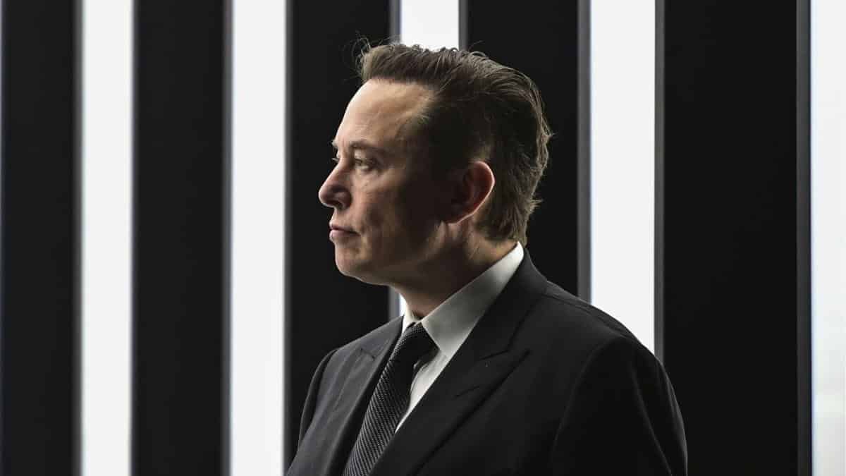Republicans tell Musk after he buys Twitter to free Donald Trump