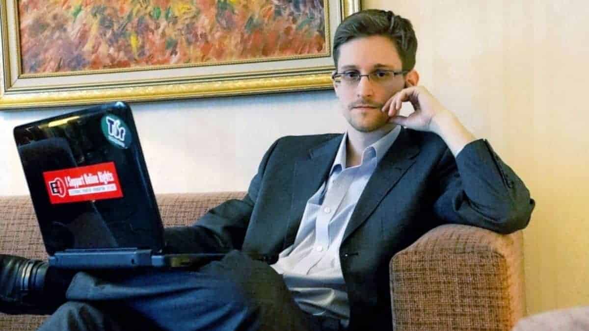 Where is Edward Snowden and why he hasn't tweeted over Russia Attacking Ukraine?