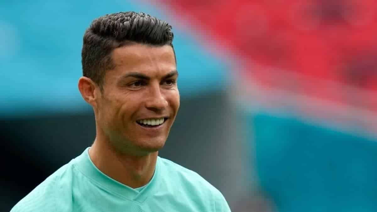 Cristiano Ronaldo spends time with his boy during his recovery period