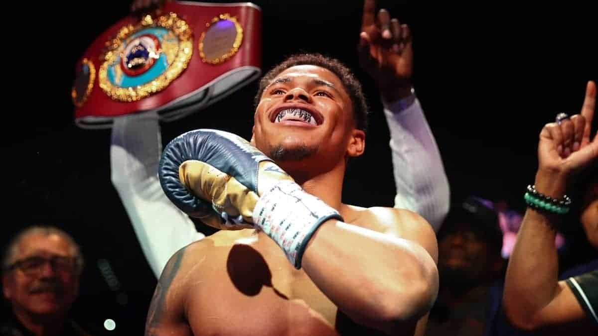 Oscar Valdez is defeated by Shakur Stevenson in a Super Featherweight Unification Bout