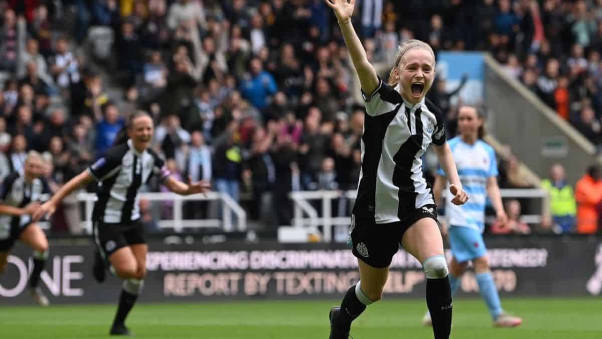 Newcastle Women drew a club record 22,134 spectators as they defeated Alnwick Town Ladies 4-0 in a fourth-tier match