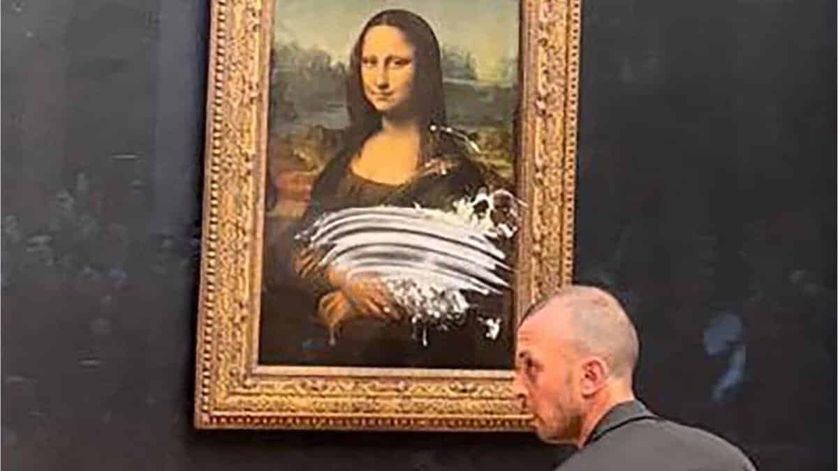 A Cake-Throwing Environmental Activist Targeted the Mona Lisa For Some Kind of a Strange Protest