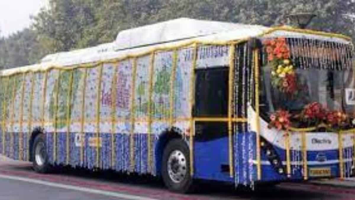 Electric auto and Electric bus on Delhi Roads: An Initiative Towards Pollution-free India