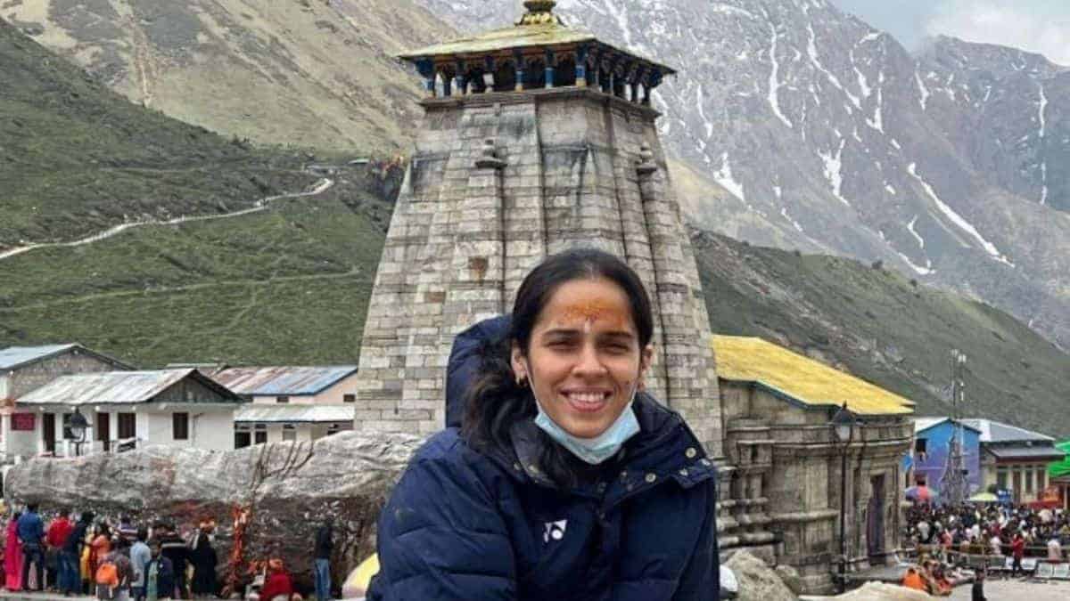 Olympic bronze winner Saina Nehwal spotted offering worship at Kedarnath-Badrinath