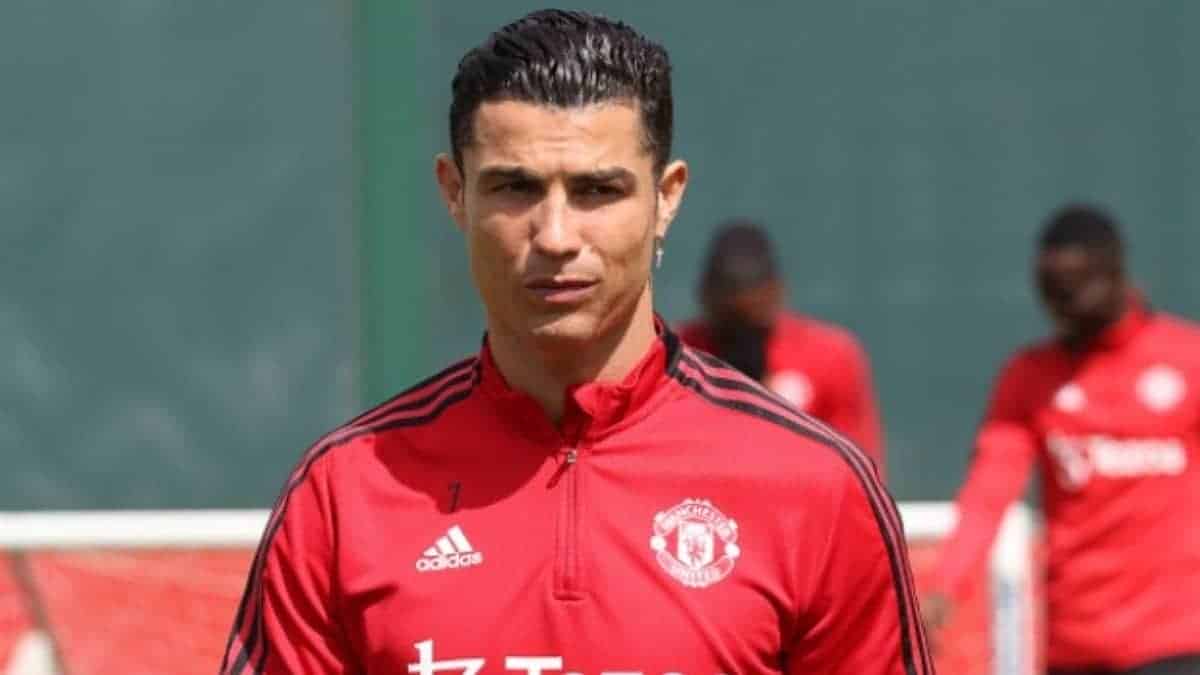 Cristiano Ronaldo spends time with his boy during his recovery period