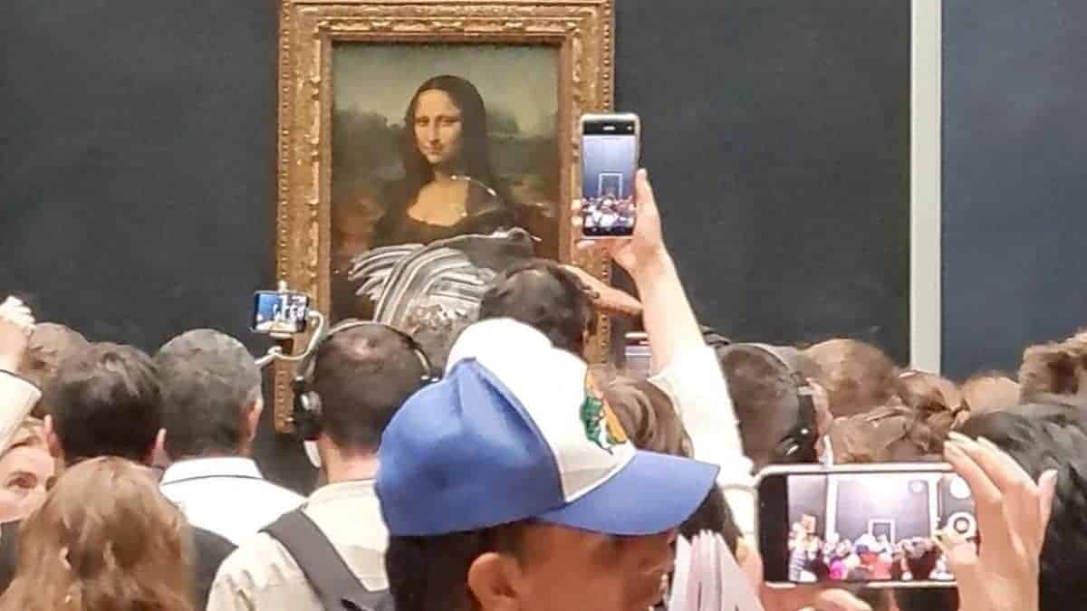 A Cake-Throwing Environmental Activist Targeted the Mona Lisa For Some Kind of a Strange Protest