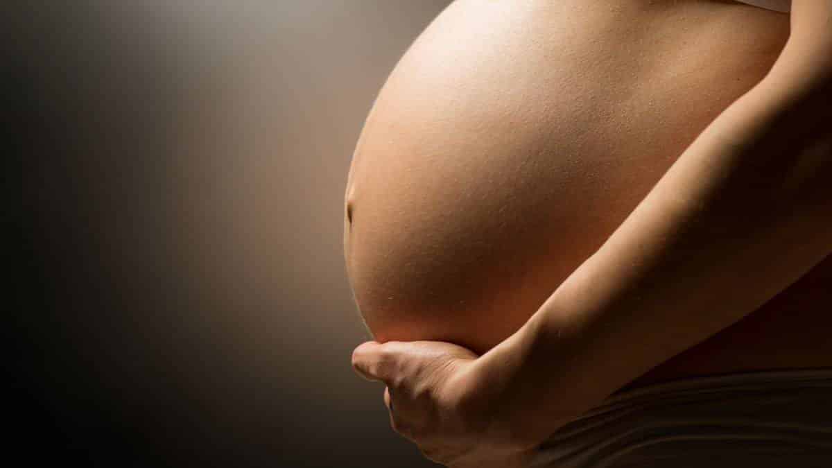 Is there a technology that can make male pregnant ?