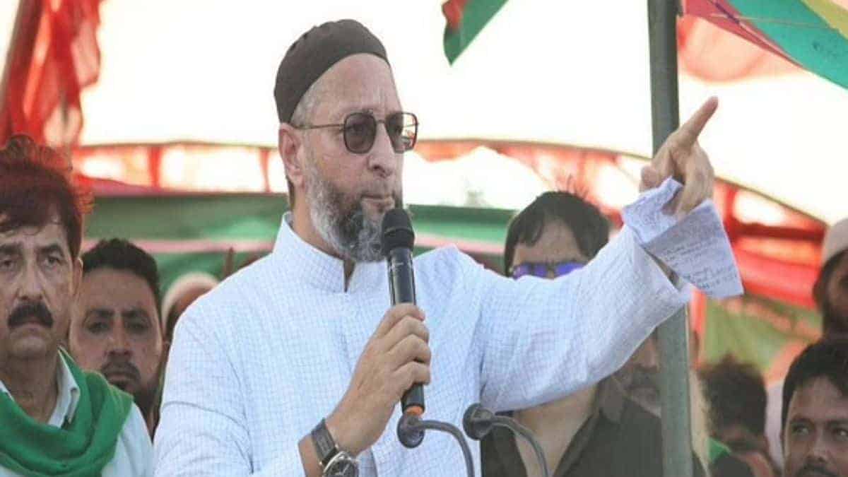 'Balance-waad syndromes,' says Owaisi in response to a FIR filed against him by the Delhi Police
