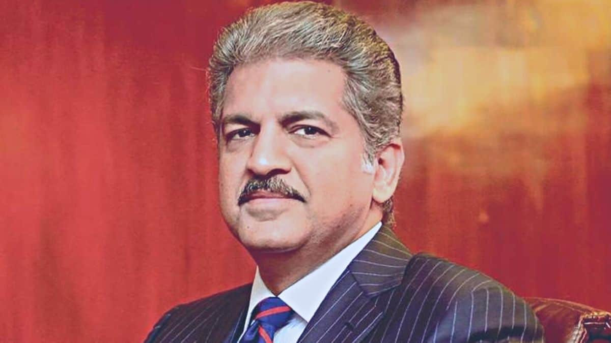 Netizens are amused by Anand Mahindra's tweet on "Mr. Arnold Subhashnagar"