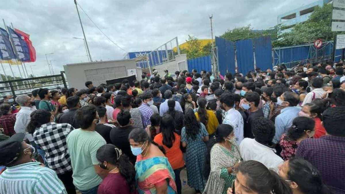 Massive weekend rush in IKEA Bengaluru: People Get To Wait For 3 Long Hours