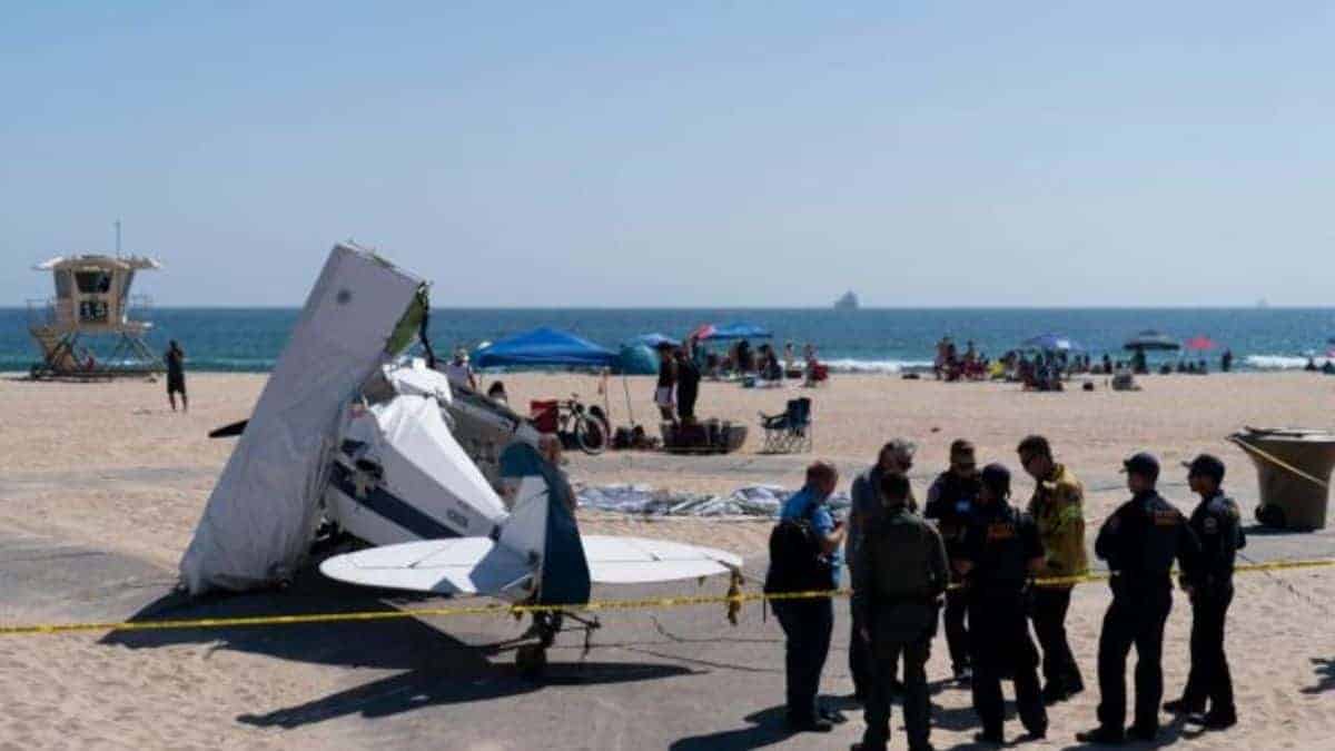 After a plane crashes into the water at a Huntington beach, junior lifeguards assist in saving the pilot