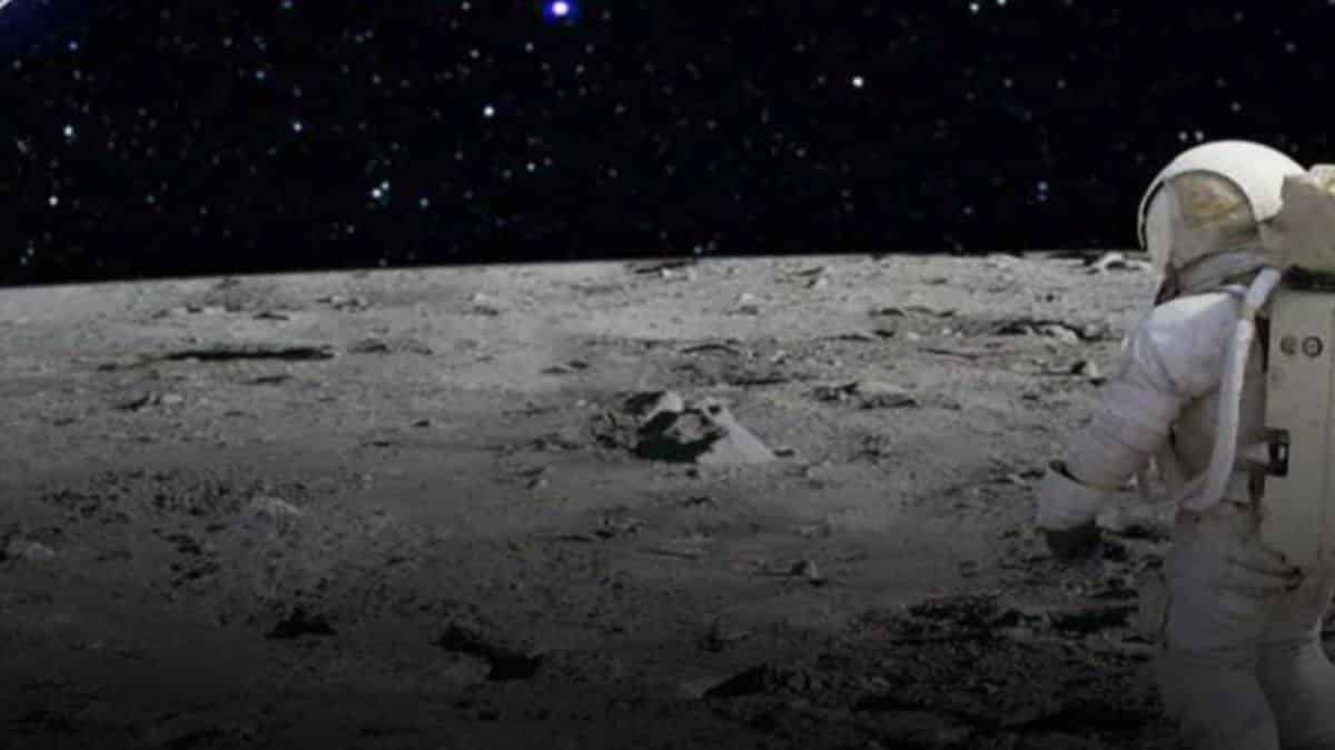 Scientists claims, there are regions on the moon that are always "sweater weather"