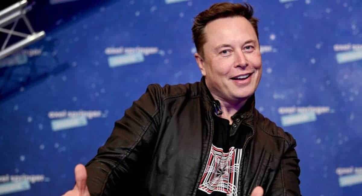 "Falcon Over the Moon" replies Elon Musk to the footage of Falcon 9 launch