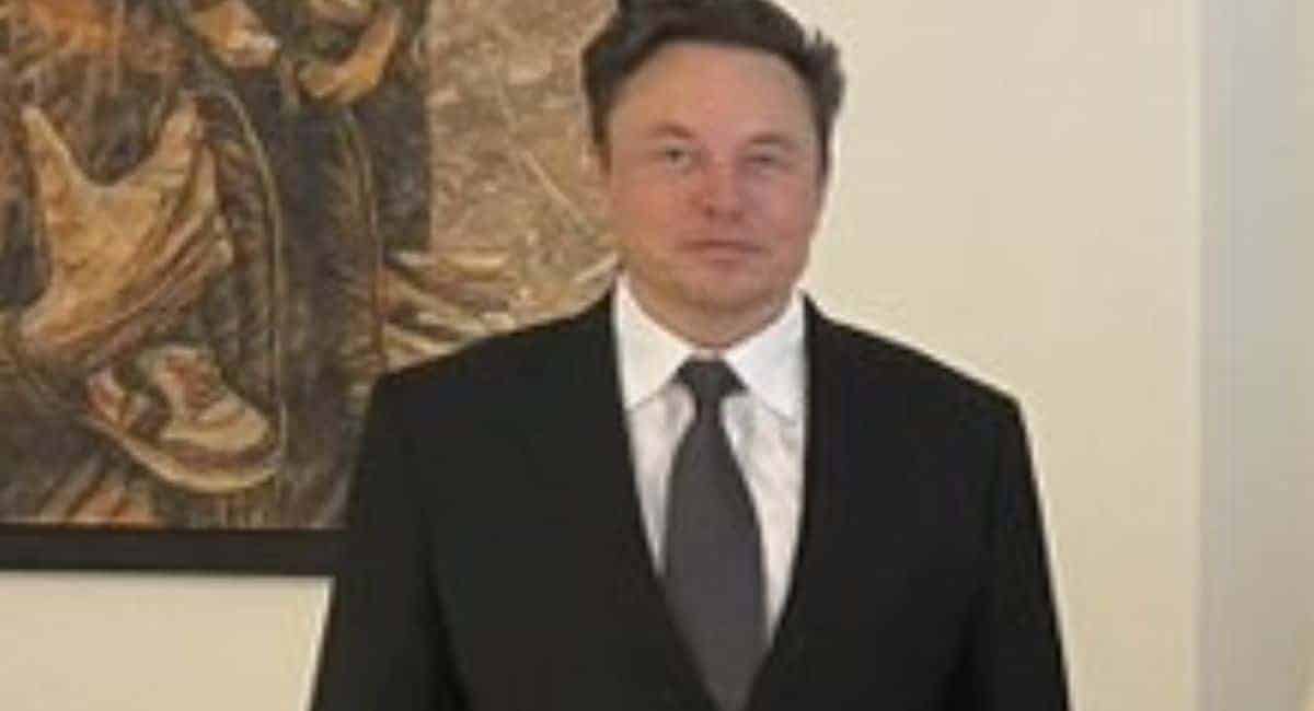 Elon Musk on Twitter wishes everyone 4th of July with an image of SpaceX starship