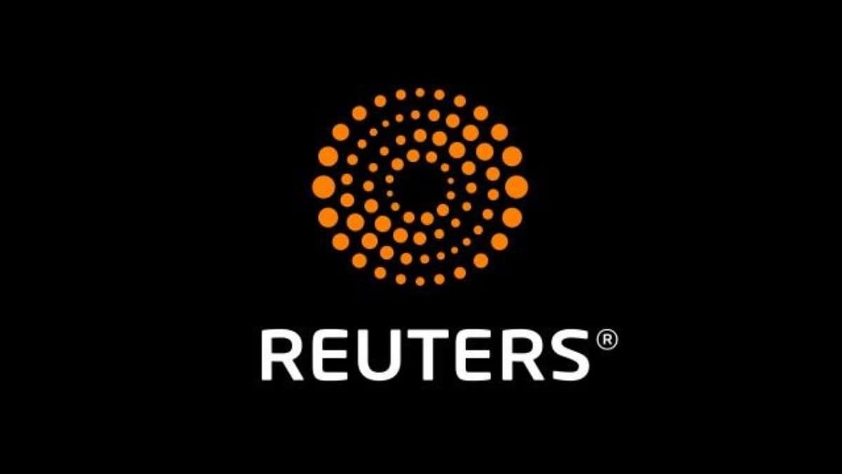 A hacker has informed a major news website Reuters about a security flaw in their server that could lead to a hack