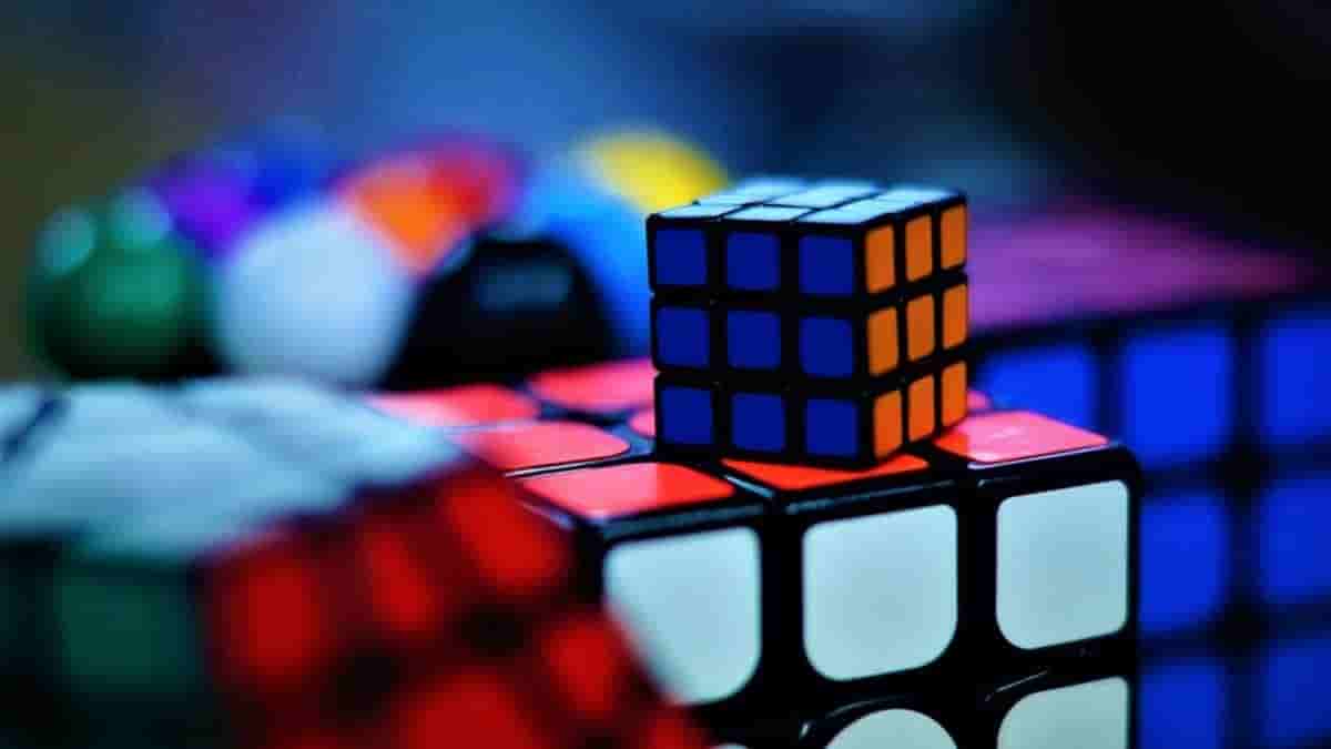 Crazy Hack to solve rubik cube in just four moves