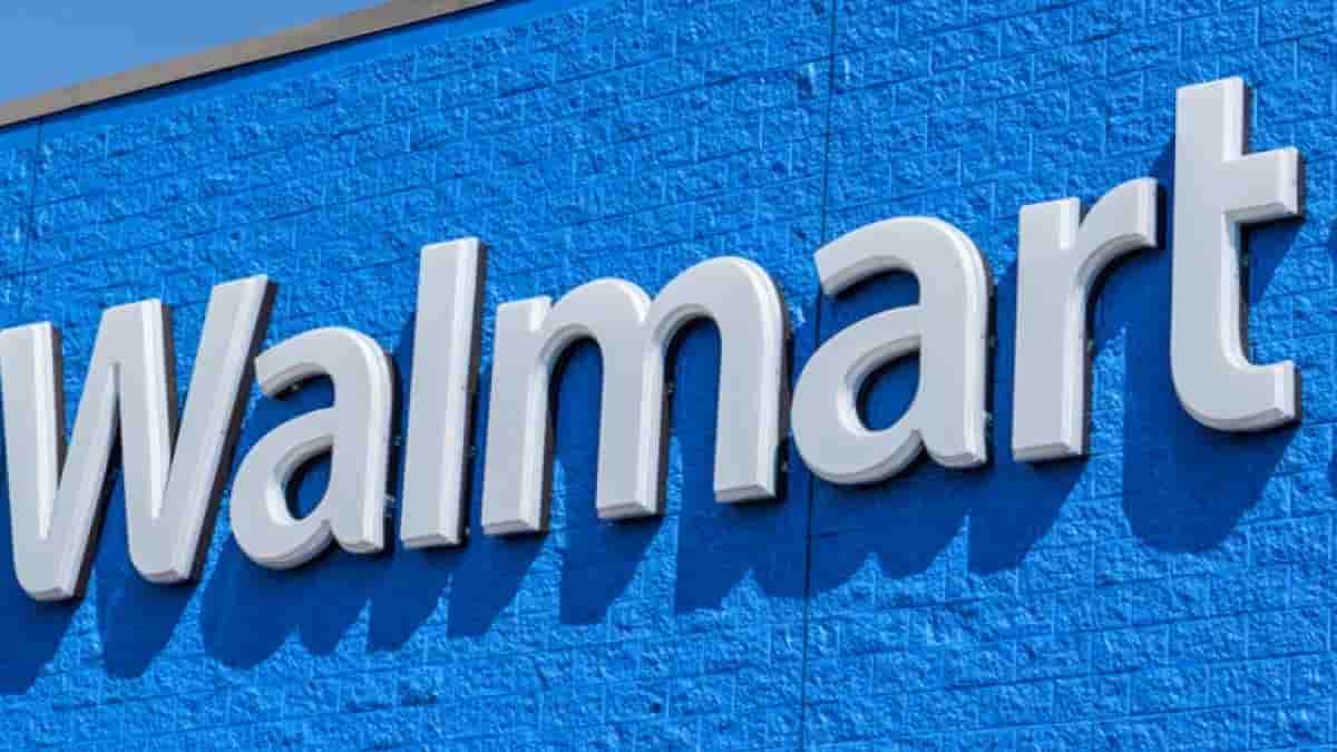 A pilot flying over Mississippi City threatens to crash into a Walmart store