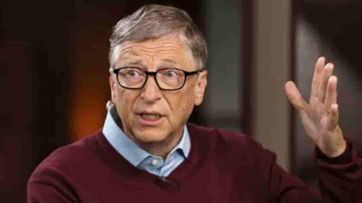 Bill Gates jumped on a chair