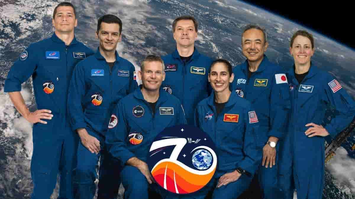 Russian Astronauts Spacewalk (1)