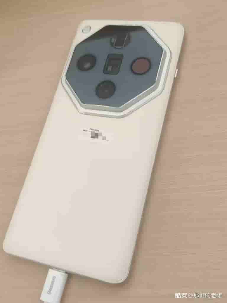 Oppo find X7 pro Rear