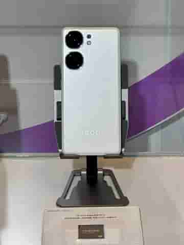 IQOO Neo 9s Pro live shot 1