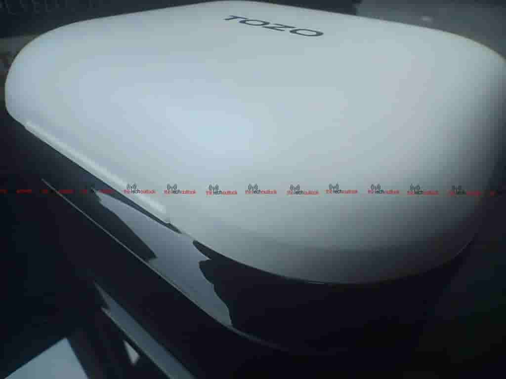 TOZO Openego Charging Case look