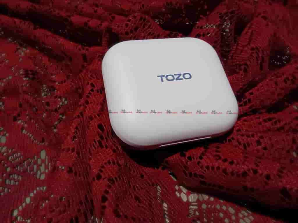 TOZO Openego Charging Case_1