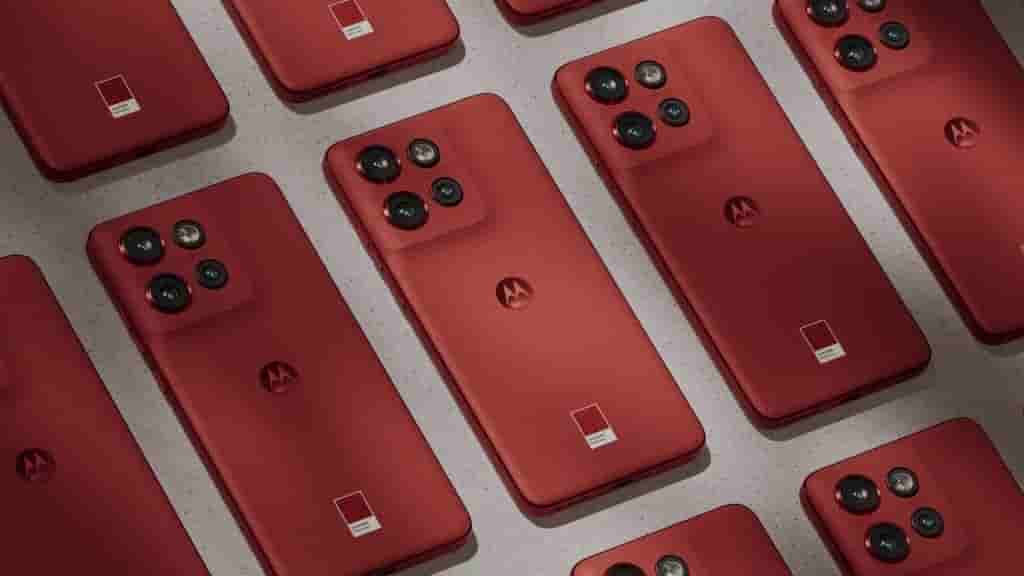 Edge 50 Neo red