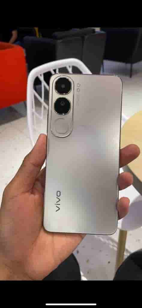 Vivo V40 Lite 1