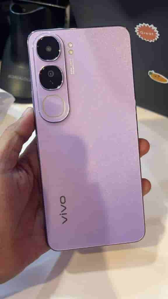 Vivo V40 Lite 2